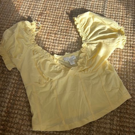 Brand New Never Worn Topshop Cropped Tee Yellow Tops Outfit, Yellow Top Outfit Aesthetic, Yellow Coquette, Yellow Top Outfit, Yellow Halter Top, Yellow Top, Cropped Tee, Xmen, Crop Tee