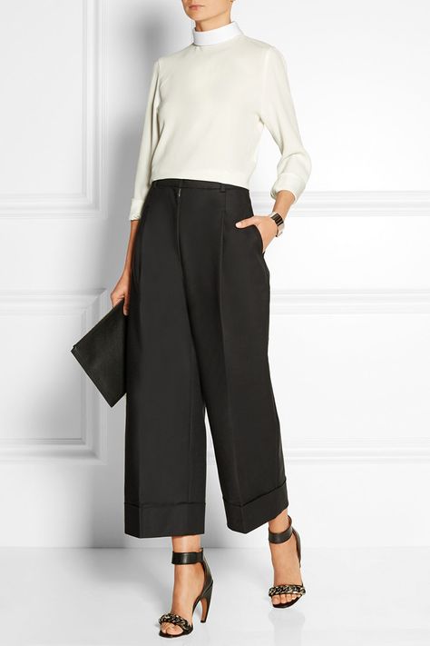 2 Perfect Wear to Work Outfits: Culottes and Midi Skirt by PeopleandStyles.com… Work Outfit Black, Wear To Work Outfits, How To Look Attractive, Look Office, Black Wide Leg Pants, Wear To Work, Business Attire, Work Attire, Work Outfits