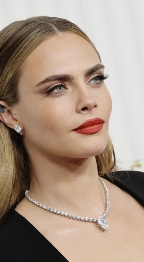 Kara Delevigne, Cara Delevingne Makeup, Bad Makeup, Linda Mccartney, Face Chart, Sophie Turner, Elegant Nails, Blue Makeup, Cara Delevingne