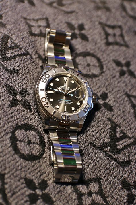 Rolex Sky Dweller, Rolex Submariner Black, Black Rolex, Rolex Datejust Men, Rolex Yachtmaster, Monogram Scarf, Rolex Batman, Mens Dress Watches, Rolex Oyster Perpetual Date