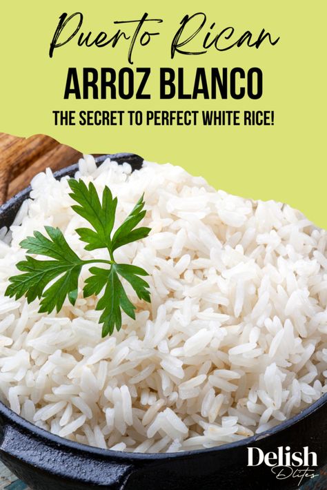 Making Puerto Rican white rice with pegao AKA the crispy rice that forms on the bottom of the pot is an artform. So crispy, so good! White Rice Puerto Rican Style, Puerto Rican White Rice Recipes, White Rice And Beans Puerto Rican, Spanish White Rice, Puerto Rican White Rice, Perfect White Rice, Puerto Rican Rice, White Rice Recipes, Boricua Recipes