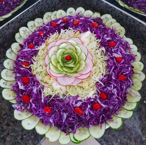 Salad Decoration Ideas, Salad Design, Fruit Platter Designs, Philippines Food, Breakfast Platter, Decorações Com Comidas, Vegetable Platter, Green Eating, Amazing Food Decoration