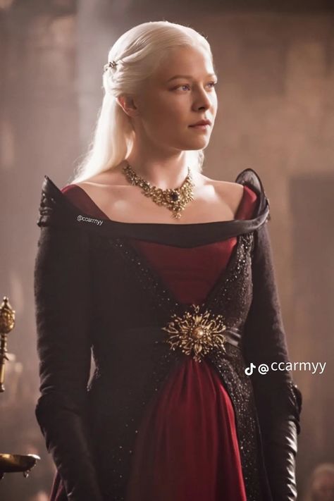 Naerys Targaryen, Targaryen Queen, Targaryen Dress, Game Of Thrones Dress, Game Of Thrones Outfits, Dress Medieval, Dragon Icon, Book Dress, Art Outfits