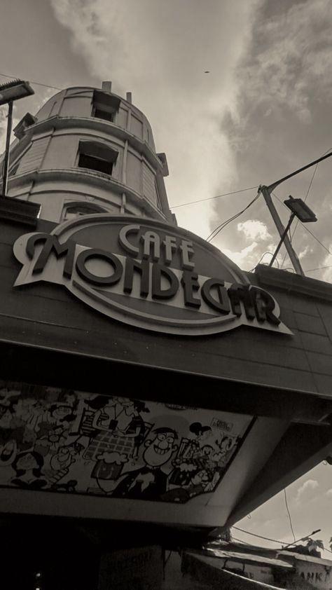 Cafe Mondegar Mumbai, Mumbai Street Food Photography, Mumbai Cafe Snapchat, Colaba Causeway Mumbai Aesthetic, Colaba Mumbai Aesthetic, Mumbai Cafe, Aesthetic Mumbai, Mumbai Aesthetic, Mumbai Trip