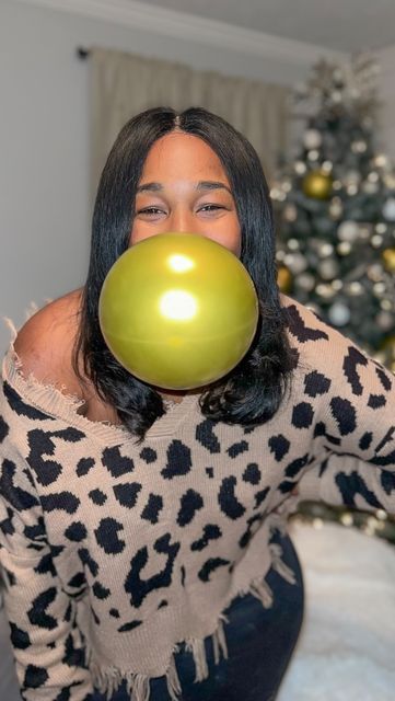 Tiffany | Muva & diyMoM on Instagram: "First save this video because hands down, you can add your own twist to these super easy DIY Oversized Christmas Ornaments. Backstory I needed some fillers and my Hobby Lobby cart range up a bit more than my pockets appreciated so I got to thinking 🤔 and we’ll it just made sense! First off nobody should be all up in your tree anyway, so why not try this, especially when you can experiment and create different colors using a combination of balloons, but I f Balloon Christmas Tree Ornaments, Diy Oversized Christmas Ornaments, Oversized Christmas Ornaments, Real Christmas, My Hobby, Christmas Balls, Hobby Lobby, Tree Ornaments, Lobby