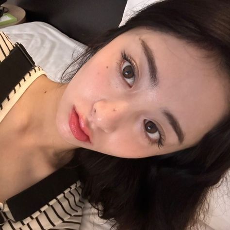 le sserafim yunjin icon Le Sserafim Yunjin, Yunjin Icon, Lucky Girl, City Aesthetic, I Love Girls, Pretty Selfies, Selfie Poses, Girl Icons, Girl Crush