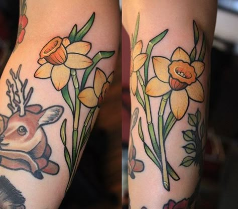 Botanical Tattoo Traditional, American Traditional Daffodil Tattoo, Daffodil Tattoo Traditional, American Traditional Frog Tattoo, Tattoo Daffodil, Traditional Frog Tattoo, Girly American Traditional Tattoo Ideas, Arm Tattoos Color, Small Turtle Tattoo