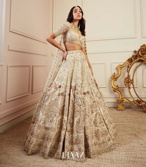 White And Gold Bridal Lehenga, Desi Shopping, Gold Wedding Lehenga, Gold Lehenga Bridal, Ejaaz Couture, Ivory And Gold Wedding, Ivory Lehenga, Gold Lehenga, Indian Wedding Gowns