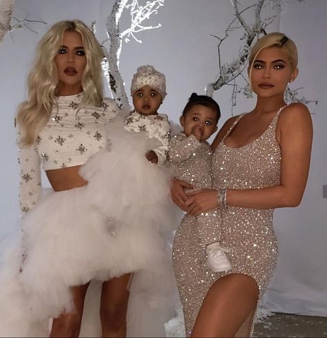 Khloe True Stormi & Kylie at Kardashian/Jenner Christmas Party Jenner Christmas, Good Morning Gorgeous, Celebrity Families, Kardashian Jenner, Khloe Kardashian, Christmas Aesthetic, White Formal Dress, Christmas Party, Blonde