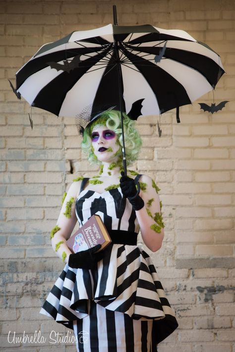 Miss Beetlejuice-Babe Female Beetlejuice Costume, Female Beetlejuice, Beetlejuice Diy, Beetlejuice Halloween Costume, Beetlejuice Makeup, Beetlejuice Costume, Beetlejuice Halloween, Diy Kostüm, Halloween Makeup Inspiration