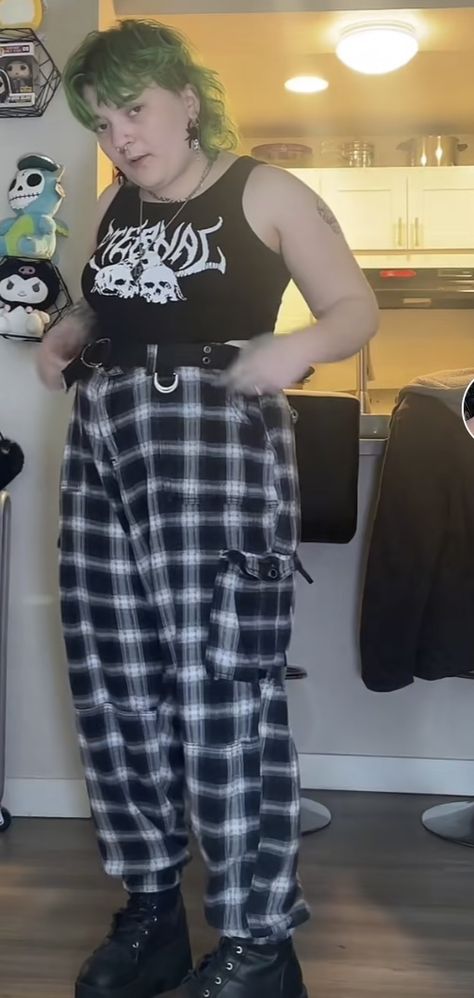 Credit: @sagequin on tiktok Nonbinary, gender neutral, edgy oufit Plus Size Gender Neutral Fashion, Unisex Outfits Gender Neutral, Plus Size Nonbinary Fashion, Gender Envy Nonbinary, Punk Outfits Aesthetic, Outfits Gender Neutral, Genderfluid Outfits, Nonbinary Aesthetic, Enby Outfits