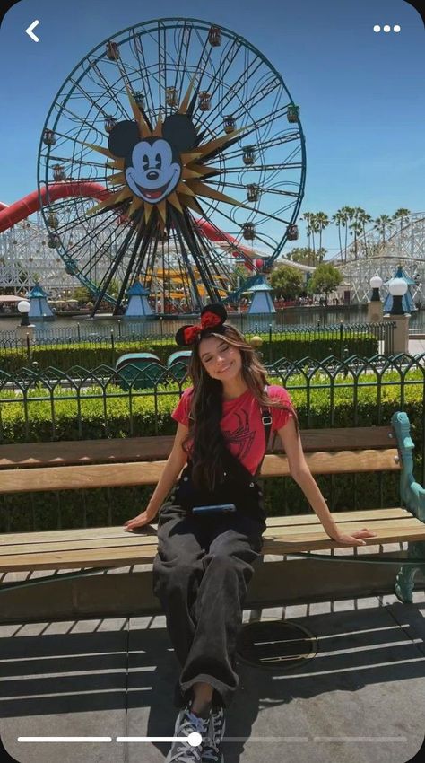 15 Disneyland Outfit Ideas for Moms: Stylish and Comfortable Tips | Disney Fall Outfits Mommy And Me Disney Outfits, Mommy And Me Disney, Outfit Aesthetic Ideas, Disneyland Outfit Ideas, Outfit Ideas For Moms, Amusement Park Outfit, Disney Poses, Spring Halloween, Disney Trip Outfits