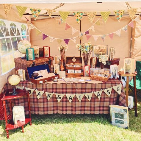 Very cute booth display, I like the windowed tent (we have one) and the streamers and plaid table covering.  Looks warm and inviting even if it is a bit busy - it's whimsical and fun. Booth Set Up Ideas, Craft Fair Booth Ideas, Fair Booth Ideas, Craft Table Display, Craft Fair Booth, Craft Show Table, Craft Fair Table, Stall Decorations, Creative Booths