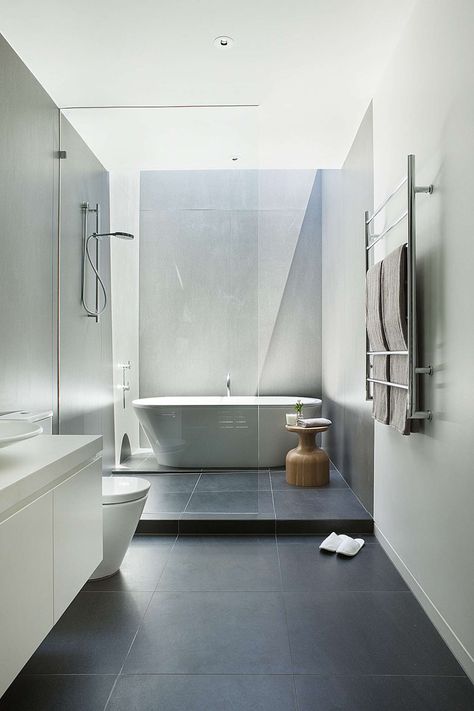 Dark Floor Bathroom, Large Tile Bathroom, Dark Tile Floors, Contemporary Bathtubs, Small Bathroom Tiles, Black Floor Tiles, Dark Tile, Dark Floors, Large Tile