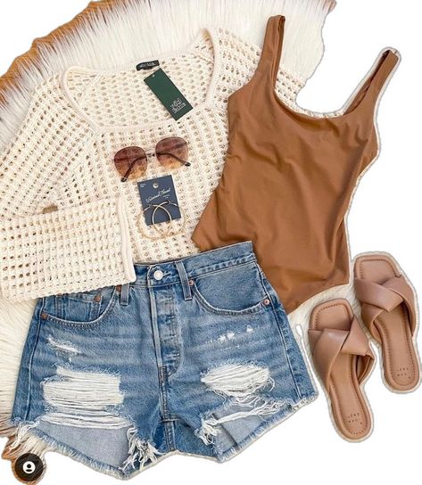 Summer Styling For Women, Chambray Top Outfit Summer, Vacay Outfits Cruise, Spring 2024 Vacation Outfits, Cute Summer Outfits Women In 30s, Elementary Graduation Outfit For Mom, Everyday Outfit Ideas Summer, Spring Outfits Florida, Houston Summer Outfits