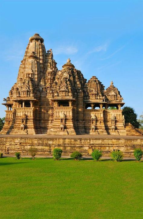 Architecture Antique, Beautiful Temple, India Travel Places, Temple India, Indian Temple Architecture, India Architecture, Ancient Indian Architecture, Amazing India, History Of India