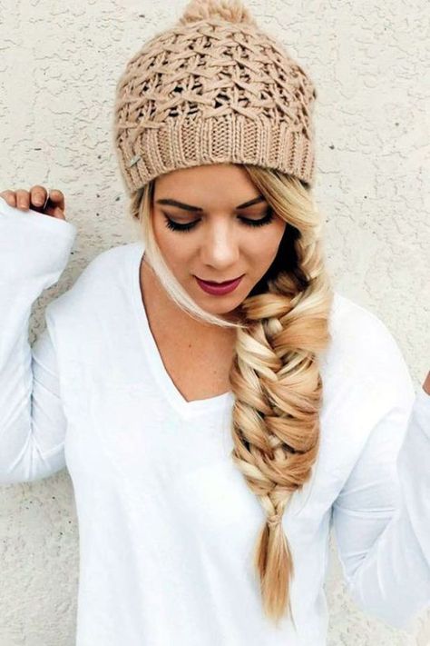 This is one of the cutest ways to wear a beanie for the winter! Beanie Hairstyles, Braided Summer Hairstyles, Soft Grunge Hair, Luxy Hair Extensions, Chunky Braids, Luxy Hair, Hair Color For Women, Grunge Hair, Peinados Faciles