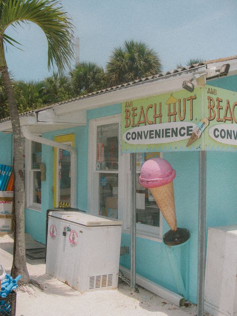 #icecream #icecreamshop #aesthetic #pastel #tumblr #summer #summervibes 50s Beach Aesthetic, 60s Beach Aesthetic, 50s Beach, Summer Mood Board, 60s Summer, Tumblr Summer, Types Of Fashion, Beach House Aesthetic, Hotline Miami