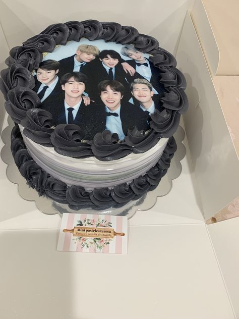 Suga Cake Birthday, K Pop Cake Design, K Pop Cake Ideas, K Pop Birthday Cake, Korean Cake Bts, Jungkook Birthday Cake, Bts Cake Ideas, Bts Cake Birthday Ideas, Jungkook Cake Ideas