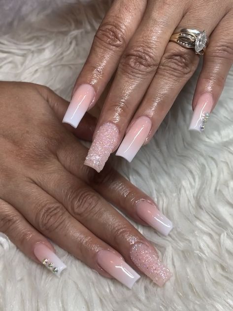 Ombre French Tip Nails With Design, Ombre And French Tip Nails, Ombré Nail Ideas, Ombre Acrylic Nails With Design, Pretty Ombre Nails, Hombre Nails Ombre, Trendy Nails Ombre, Cute Ombre Nails, White Ombre Acrylic Nails