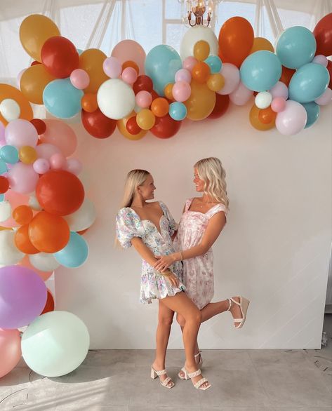 Grad Party Dress Ideas, Grad Party Must Haves, Grad Party Balloon Ideas, Grad Party Inspo 2023, Bright Color Graduation Party, Grad Party Inspiration, Grad Party Colors, Pastel Grad Party, Graduation Color Schemes