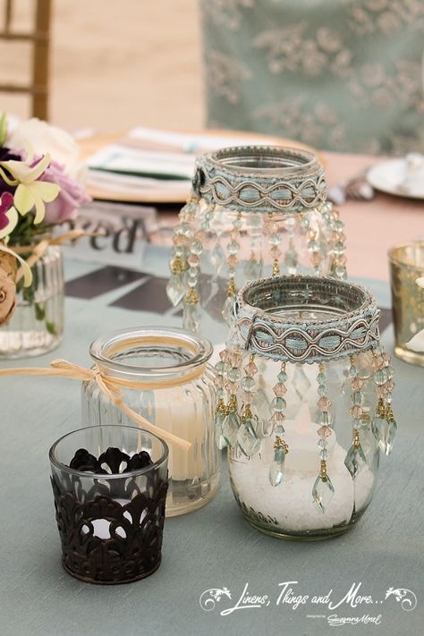 ball/ mason jars decked out.... may have to do this just because, and maybe as gifts? Beaded Jars Craft Ideas, Beaded Jars, Decorate Candles, Diy Jars, Mason Jars Wedding, Mason Jar Wedding Decor, Bead Bottle, Jar Art, Ball Mason Jars