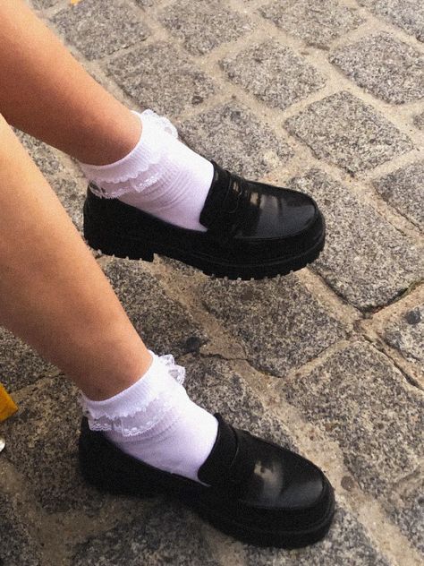 Loafers With Laces, White Socks With Loafers, Chunky Loafers With Socks, White Loafers With Socks, White Socks And Black Shoes, Loafers White Socks, White Socks And Loafers, Chunky Loafers White Socks, Ruffle Socks With Loafers