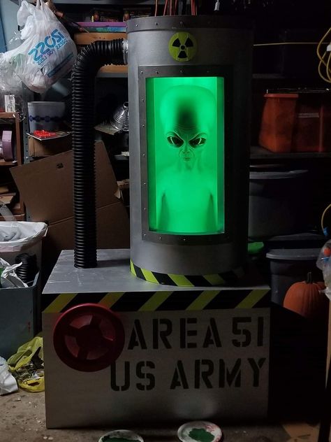 Alien Theme Halloween Decorations, Alien Halloween Yard Decorations, Alien Invasion Halloween, Alien Haunted House, Diy Alien Spaceship, Area 51 Halloween Decor, Area 51 Costume, Alien Halloween Decorations, Area 51 Party