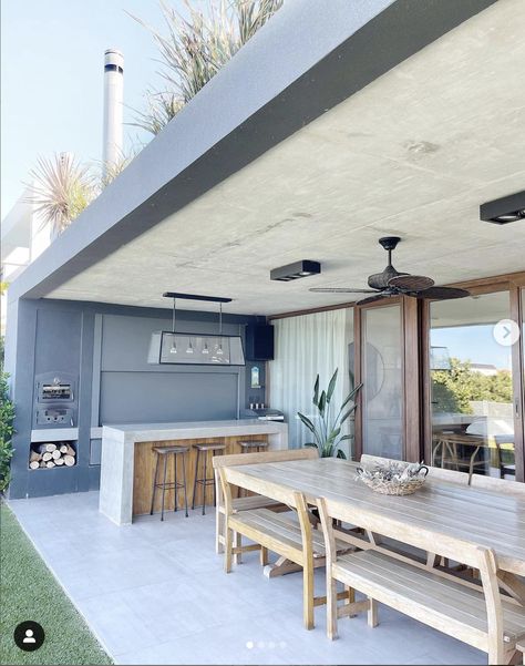 Frente parrilla con horno Outdoor House Design, Covered Patio Design, Scandi Living, Modern Patio Design, Mobile Home Porch, Casa Country, House Extension Design, Modern Landscape Design, Backyard Remodel