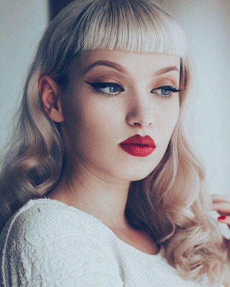 betty bangs, fringe, rockabilly, red lips, retro, retro makeup, miss bo, Maquillage Pin Up, Micro Pony, Rockabilly Makeup, Betty Bangs, Beige Blond, Pin Up Makeup, Retro Makeup, Rockabilly Hair, Pin Up Hair