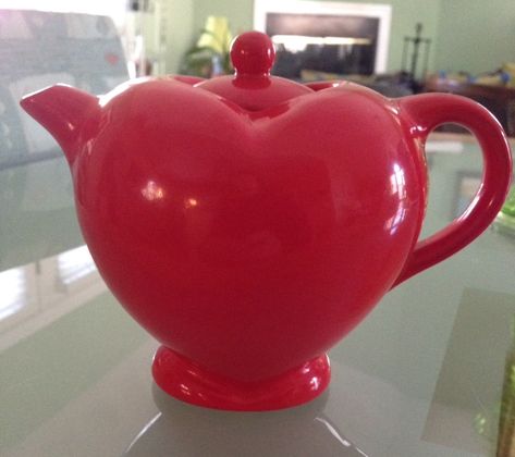 Heart Shaped Kitchenware, Heart Teapot, Hamsa Symbol, Lovecore Aesthetic, Lush Bath, Tea Kettles, Future Apartment, Teapots And Cups, Ceramics Pottery Art