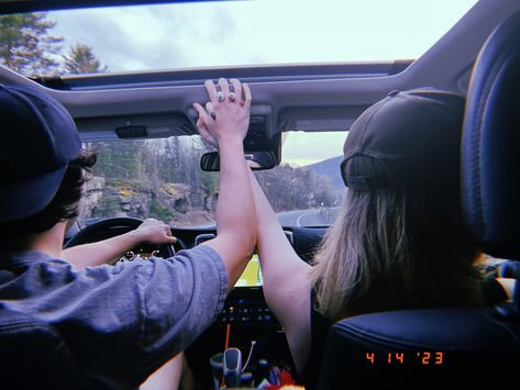 Roadtrip Aesthetic Couple, Couple Roadtrip, Roadtrip Couple, Booktok Aesthetic, Couple Camping, Lynn Painter, Mountain Girl, Mountain Getaway, Vision Board Affirmations