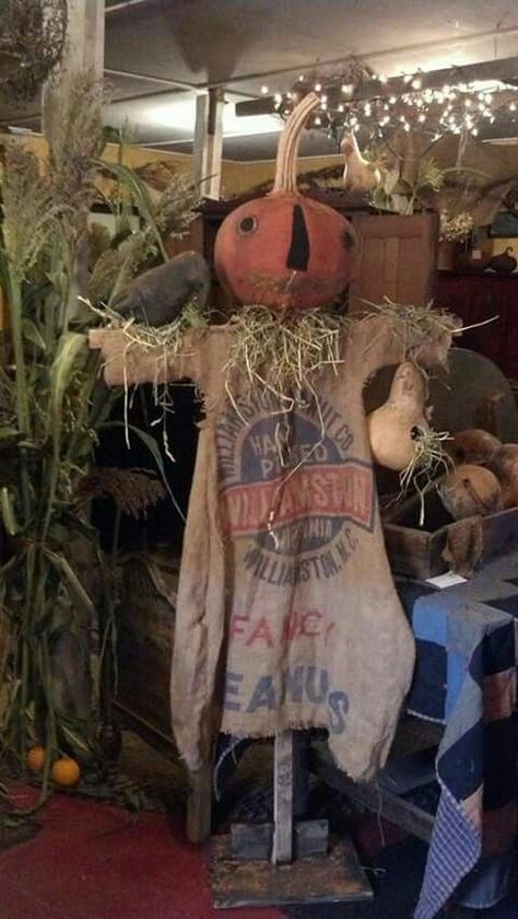 Primitive Fall Decor, Halloween Diy Outdoor, Fall Scarecrows, Halloween Decorations Diy Outdoor, Primitive Fall, Primitive Halloween, Fall Deco, Autumn Decorating, Fall Halloween Crafts