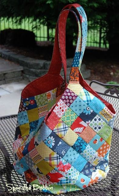 Spin the Bobbin: Mondo Bag Mondo Bag, Quilted Christmas Stockings, Boxy Bags, Sew Mama Sew, Pink Chalk, Scrappy Quilt Patterns, Birthday Club, Bag Names, Bag Pattern Free