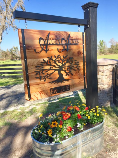 Outdoor Entrance Ideas, Farm Signs Entrance, Ranch Entrance Ideas, Unique Landscaping, Driveway Sign, Driveway Entrance Landscaping, Farm Entrance, Outdoor Entrance, Driveway Entrance