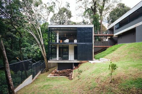 Slope House Design, House On Slope, Slope House, House Cladding, Hillside House, Concrete Houses, Concrete House, Concrete Jungle, A Hill