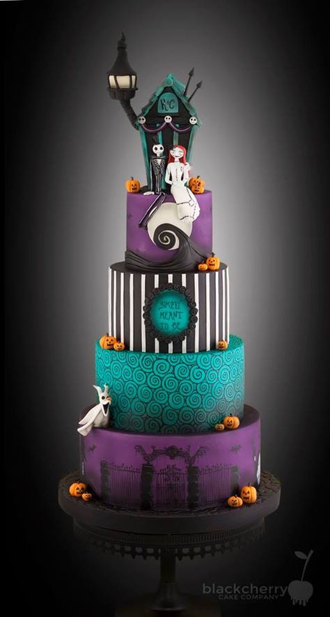 Little Cherry Cake Company (T-Cakes) Gothic Wedding Cake, Nightmare Before Christmas Cake, Halloween Torte, Gothic Cake, Halloween Wedding Cakes, Nightmare Before Christmas Wedding, Christmas Wedding Cakes, Dessert Halloween, Halloween Themed Wedding