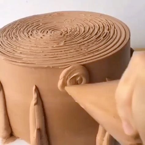 @love_our_cakes shared a video on Instagram: “@love_our_cakes Wow👏👏 Credit mopmuku ⠀🤗🤗🤗 ⠀ ⠀ ⠀ ⠀ ⠀ #cakeartist #cakes #ideaforcake #cake #cakeart #cakedecor #instafood #food #cook…” • Sep 14, 2020 at 12:55pm UTC Tårta Design, Buttercream Cake Decorating, Log Cake, Cake Decorating Piping, Chocolate Cake Decoration, Creative Cake Decorating, Cake Decorating Frosting, Cake Blog, Best Cake