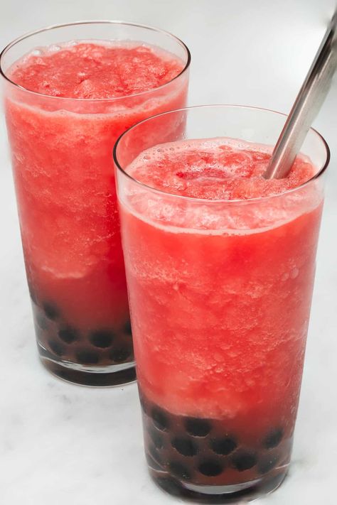 Watermelon Boba, Watermelon Mixed Drinks, Watermelon Snacks, Freeze Watermelon, Freezing Watermelon, Watermelon Slushie Recipe, Watermelon Drinks, Watermelon Snack, Watermelon Slushie