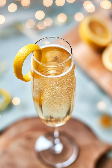 Sparkling and refreshing, the Champagne Gin Fizz cocktail is a delightful blend of gin, fresh lemon juice, and bubbly champagne. Perfect for any occasion, from festive celebrations to casual brunches, this cocktail will surely impress your guests! Garnish with a lemon twist for an added touch. Cheers to good times! 🥂✨ #ChampagneFizz #CocktailRecipe #BrunchDrinks Gin Fizz Cocktail, Fizz Cocktail, Champagne Drinks, Gin Lemon, Lemon Twist, Brunch Drinks, Gin Fizz, Creative Cocktail, Fresh Lemon Juice