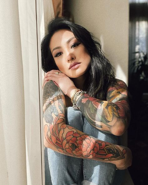 Models With Tattoos Female, Back Tattoo Photoshoot, Tattooed Women In Dresses, Girl With Tattoos Aesthetic, Tattoo Photoshoot Ideas, Heavily Tattooed Women, Tattoo Photoshoot, Heavily Tattooed, Tattooed People