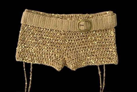 Gold Crochet, Rave Fits, Beachy Outfits, Ibiza Outfits, Mode Crochet, Mini Shorts, Knit Shorts, Festival Outfit, Crochet Fashion