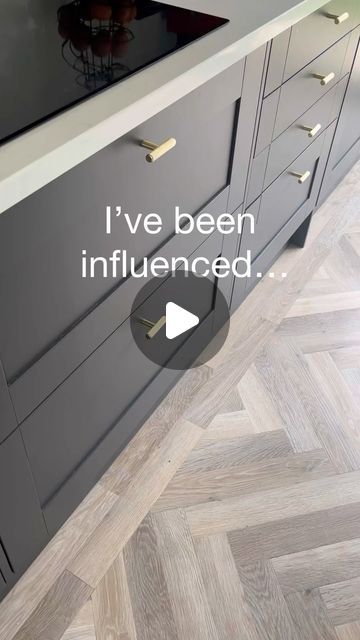 𝐑𝐚𝐜𝐡𝐞𝐥 𝐌𝐜𝐒𝐡𝐚𝐧𝐞 on Instagram: "I can confirm influencers get influenced too! 😆 (all the time if you are me!)   I saw Laura over @houseprojectuk share a kitchen reel with these fab @ikeauk finds and I had to get onboard and get this pan draw organised 🙌🏼  And if you are like me and don’t have an IKEA near you, do not worry as I have a hack for you! You don’t have to pay a £25 charge to get them delivered to your door, you can pay £2 and get them delivered to a local pick up point. 👏🏼  Products-  UPPDATERA Peg board organiser  VARRIERA Pot lid organiser   #ikea #ikeauk #organised #organise #kitchen #kitchenorganization #ikeafinds #ikeahacks #ikeastorage #organising #tidyhome #homeandliving #kitchendesign #kitchenware #kitchendecor #darkkitchen" Kitchen Draw Storage Ideas, Pot And Lid Organization, How To Organise A Kitchen, How To Organise Kitchen, Pots Organization Kitchen, Uppdatera Ikea, Ikea Hacks Kitchen, Organise Kitchen, Pots And Pans Storage