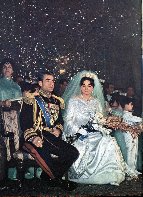 Royal Weddings,ROYAL İRAN,Shah Mohammad Reza Pahlavi's wedding to Queen FARAH PAHLAVI Queen Farah Pahlavi, Mohamed Reza Pahlavi, Farah Pahlavi, Grace Kelly Wedding, Persian Princess, Pahlavi Dynasty, Royal Wedding Gowns, Farah Diba, The Shah Of Iran