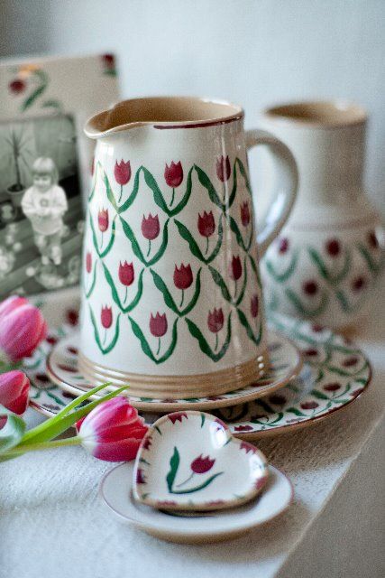 Nicholas Mosse Pottery, Nicholas Mosse, Irish Pottery, Cerámica Ideas, Keramik Design, Diy Pottery, Ceramics Pottery Art, Ceramics Ideas Pottery, Cups And Saucers