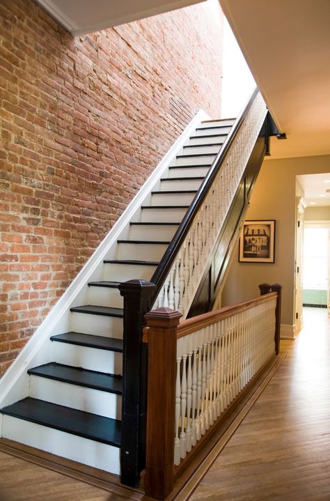 Inside an Instantly Impressive Brooklyn Townhouse - Airows Exposed Brick Loft, Wallpaper Staircase, Brick House Plans, Brooklyn Townhouse, Architecture Lifestyle, Brick Interior, House Staircase, Interior Staircase, Staircase Remodel