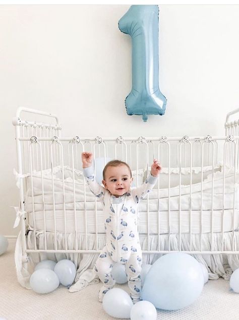 Balloons In Crib First Birthdays, First Birthday Crib Picture, 1st Birthday Crib Pictures, Baby Boy First Birthday Pictures, Simple First Birthday Boy, First Birthday Boy Photoshoot, Simple First Birthday, First Birthday Balloons, 1st Birthday Pictures