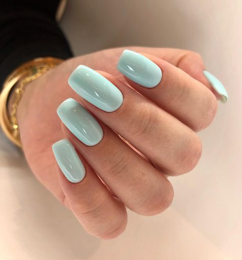 Posted by Zoe Scott. . Hey there! Today, I'm taking you through the effortlessly cool world of mint green nails. Trust me, rocking this color is like carrying a piece of tra... Check more at https://alexie.co/beauty/best-mint-green-nail-designs-to-try-today/ Mint Blue Nails Design, Mint Colored Nails, Light Teal Nails, Sea Foam Nails, Mint Green Nail Ideas, Green Nail Ideas, Cool World, Mint Green Nails, Mint Nails