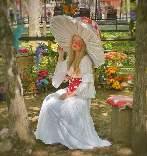 So I may have a thing for giant hats and Ren Faires 🤷🏼‍♀️ idk how it happened or what will be next lol . . . . #renfest #renfaire #cosplay #mushroom #mushroomhat #dandelion Renfaire Cosplay, Ren Fest, Mushroom Hat, May 23, Halloween Outfits, A Thing, Dandelion, Stuffed Mushrooms, Halloween