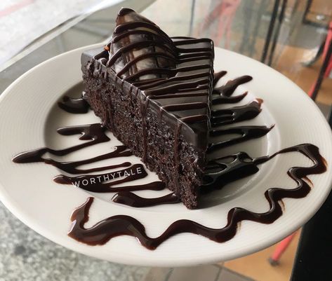 Sinful desserts FTW❤️😍 Choco Fudge Cake Slice from The Reader’s Cafe, Indirapuram. It’s a beautiful property with a huge collection of… Choco Cake, Food Startup, Beautiful Property, Food Photography Tips, Fudge Cake, Food Business, Cake Slice, Food Photography Styling, Online Food